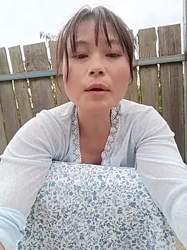 Linda-yiyi live cam on StripChat