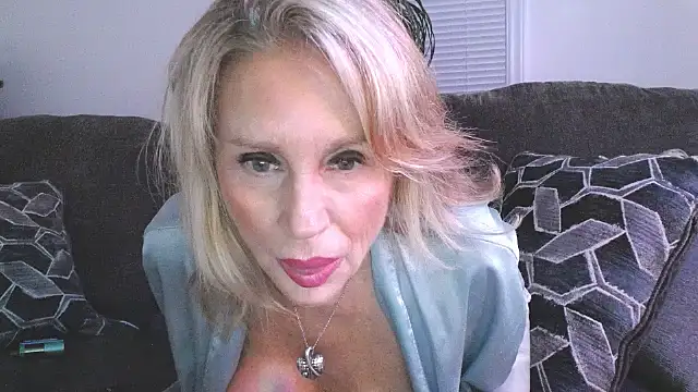 hotblondemilf1962
