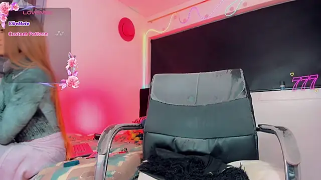 Kendall_hornyy live cam on StripChat