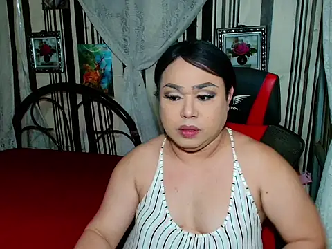 Ur-Mistress-Rhegz live cam on StripChat