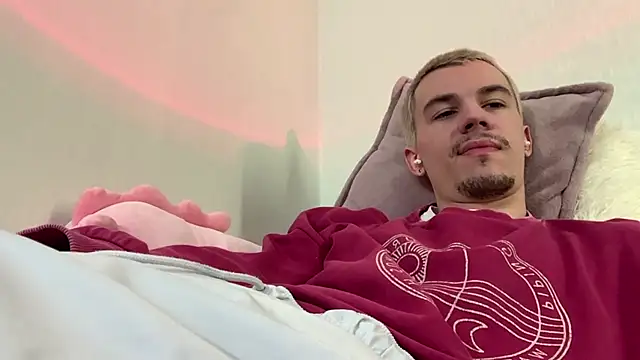 Jeremy1Scott live cam on StripChat