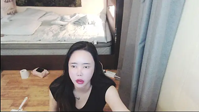 lovecb77 live cam on StripChat