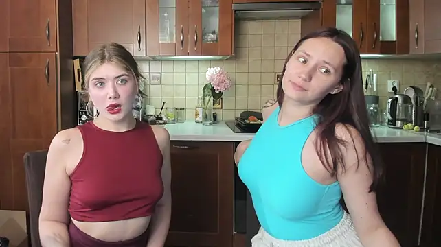 HotCaramellsTV webcam