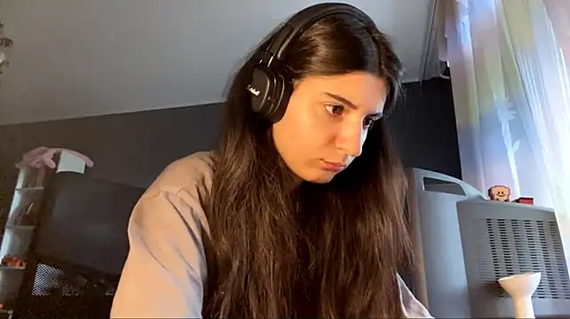 MindaHallmon live cam on StripChat