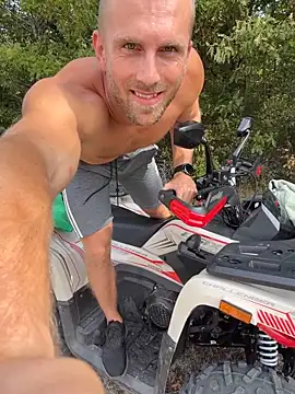 Johnytrain live cam on StripChat