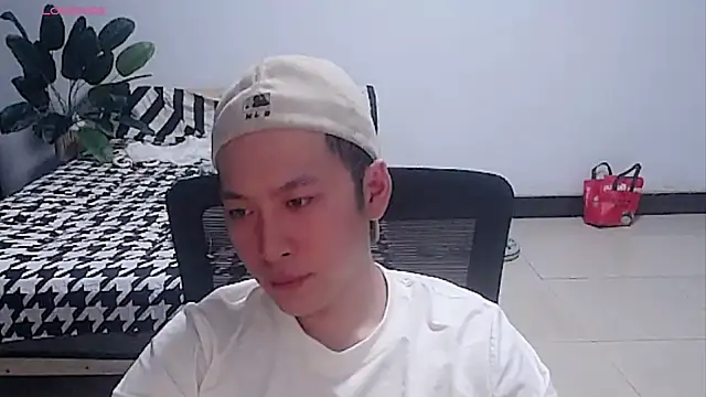 yichen008 live cam on StripChat