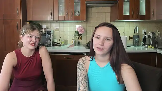 HotCaramellsTV webcam