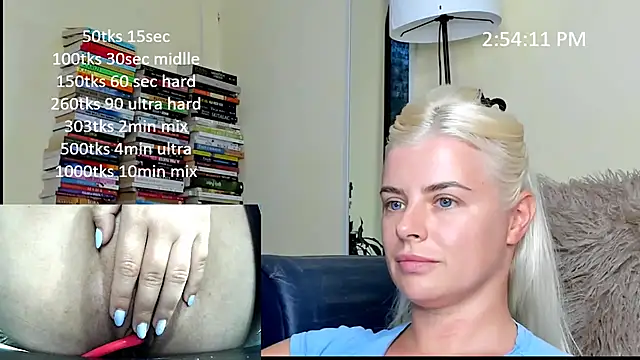 queenofthenighttt live cam on StripChat