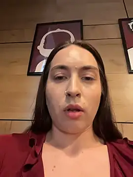 holly_play (F young) - flash pussy+slaps next to people