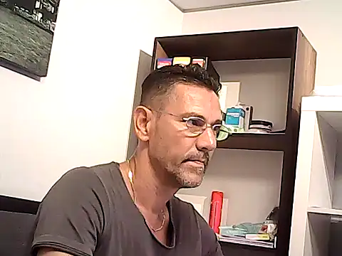 mastercharisma35 (Ask my age) - like tips pls. ı stand up for you.. okey