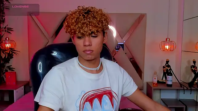 anyelo_twink (M twink) - Shirt Off