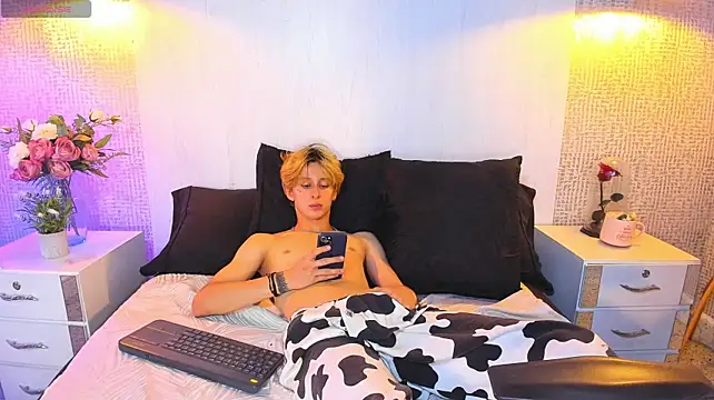 archie6_ (M twink) - LICK ARMPITS AND BICEPS