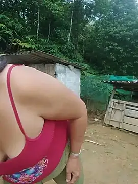 NyloveSquirt