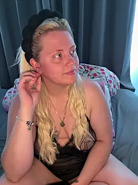 Blondiee3088 webcam
