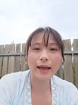 Linda-yiyi live webcam