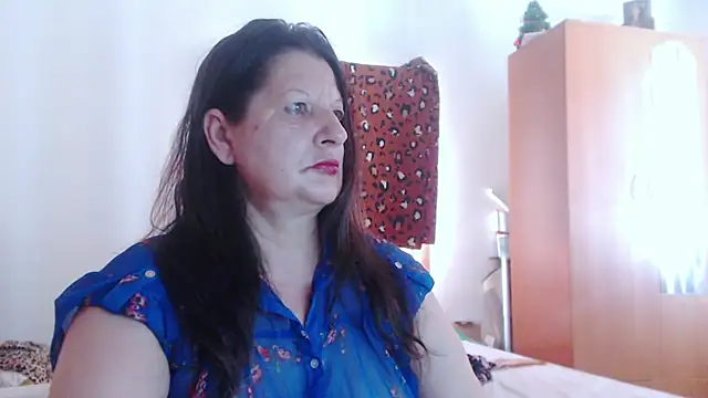 ExtasyMature live cam on StripChat
