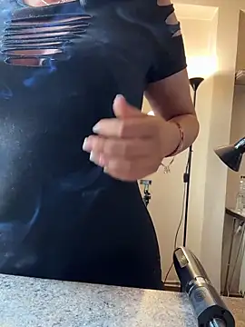 Hotmomcheckk_