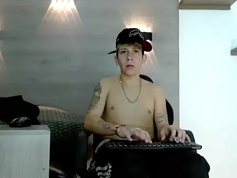 gaeliitto (M twink) - ALL NAKED:devil: