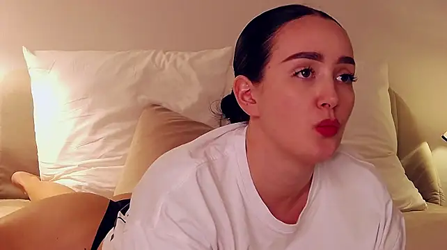 KimKhallifa webcam