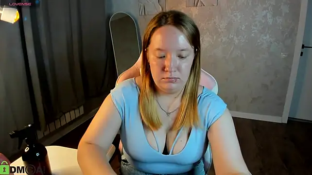 Sophia_Millery live cam on StripChat