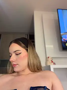NicoleCut