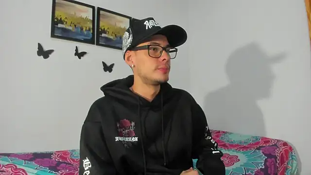 Vlad__night live cam on StripChat