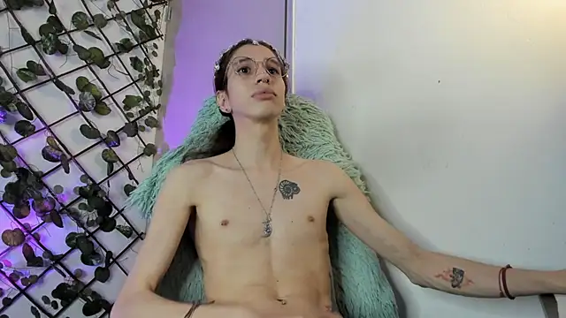 vodkadelulo (M young) - close up that tight ass