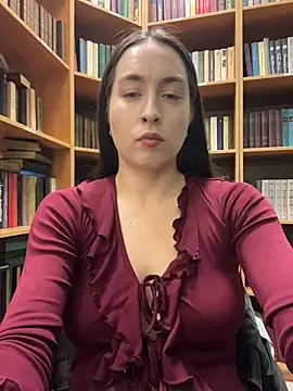 holly_play (F young) - pinch nipples under top next to people