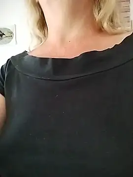 saysomething3 (Ask my age) - Finger in pussy Bobbs out