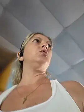 NikkiBlisss live cam on StripChat