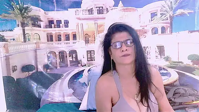 IndianAllure live cam on StripChat