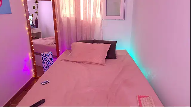 Mar_333 live room snapshot on Stripchat