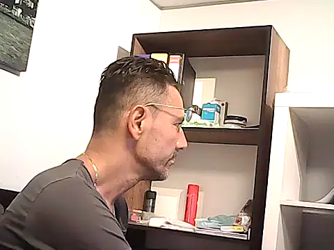 mastercharisma35 (Ask my age) - like tips pls. ı stand up for you.. okey