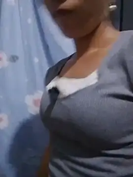 Thobaby112 live cam on StripChat