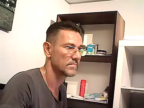 mastercharisma35 (Ask my age) - like tips pls. ı stand up for you.. okey