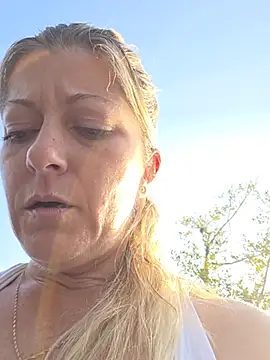 NikkiBlisss live cam on StripChat