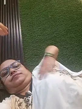 shanvii (F milf) - Split on boobs
