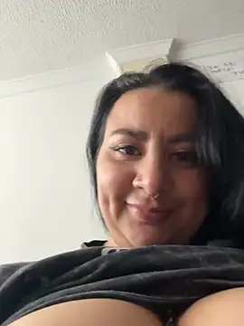Abril_Luv live cam on StripChat