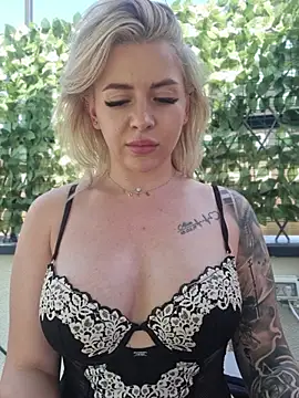 IveySin live cam on StripChat