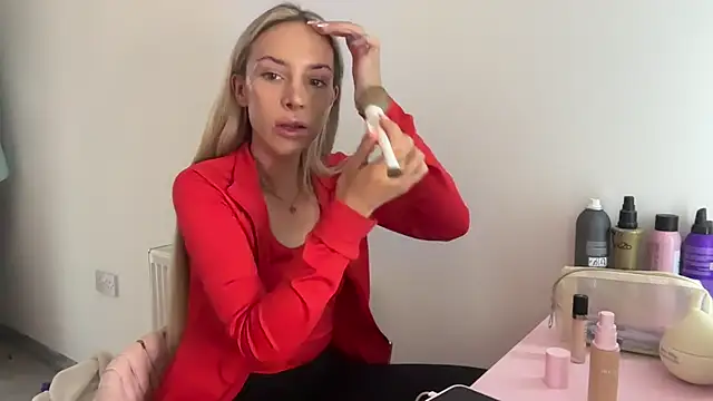 Naughtyblondex live cam on StripChat