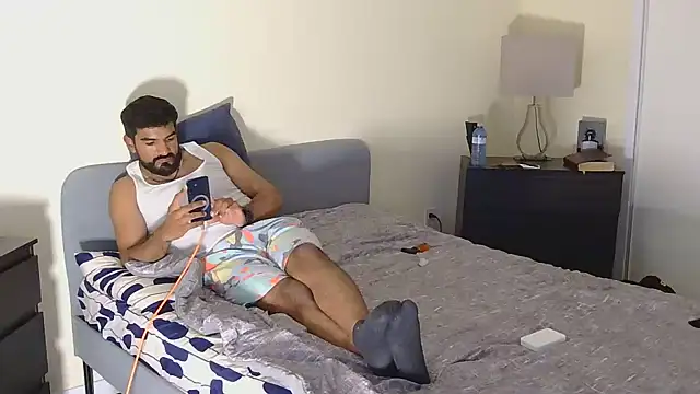 piggylatino live cam on StripChat