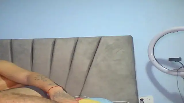 logatto_locat live cam on StripChat