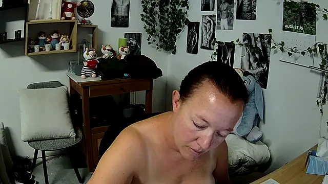 AnyaKrey xh live cam on Stripchat