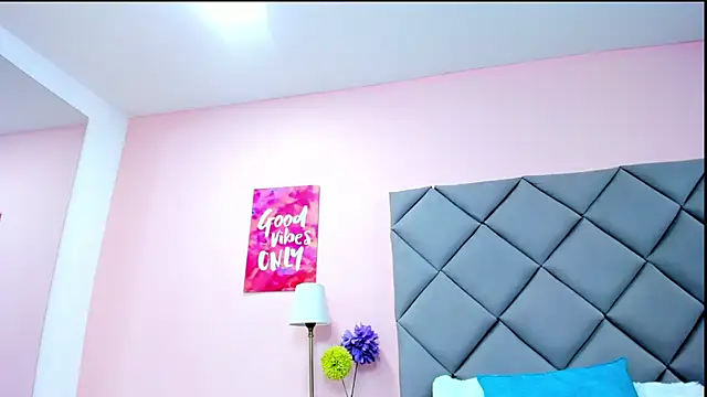 NahomyAdams live webcam