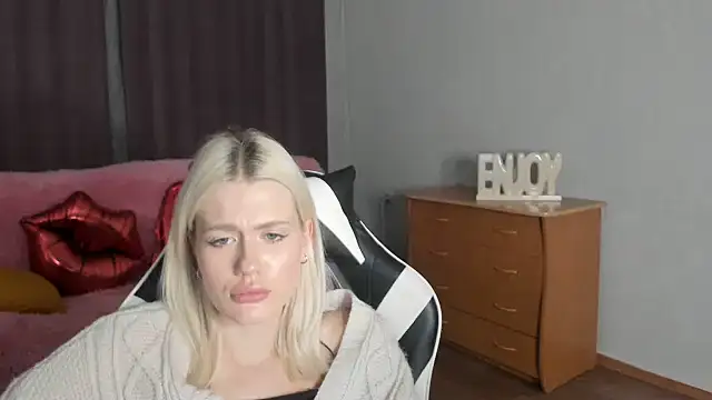 BlondyLedy live webcam
