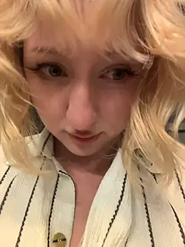 ronniekiss (F young) - take off bra
