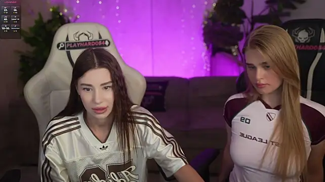 selena_glow (Ask my age) - 2 girls handbra