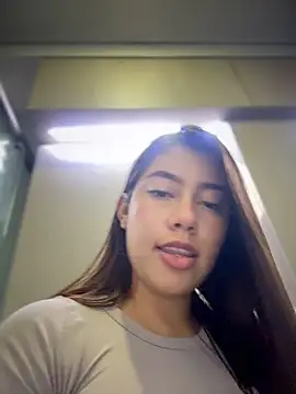 saracalderon (F young) - NAKED + CREAMY PUSSY 🔥🔥