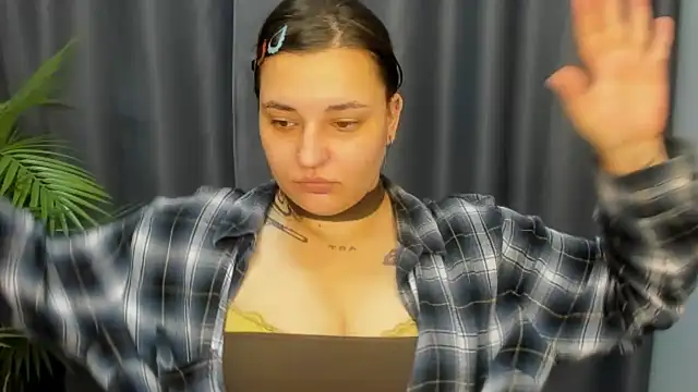 NikkiSummer webcam