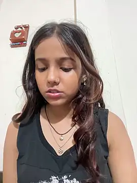 maggie_748 (F teen) - Talk some one in live
